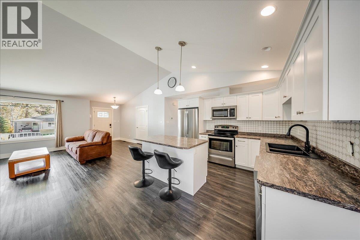 1835 First Street, Fruitvale, British Columbia V0G 1L0 - Photo 17 - 10404398