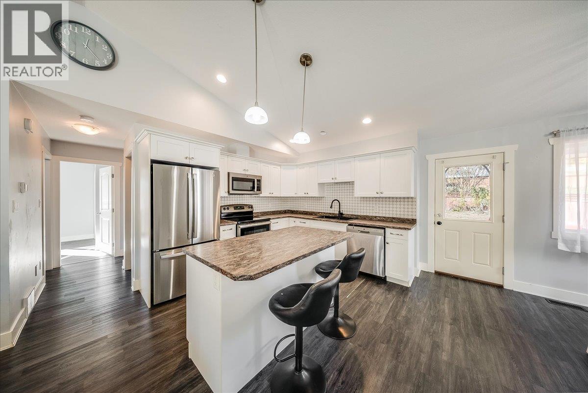 1835 First Street, Fruitvale, British Columbia V0G 1L0 - Photo 18 - 10404398