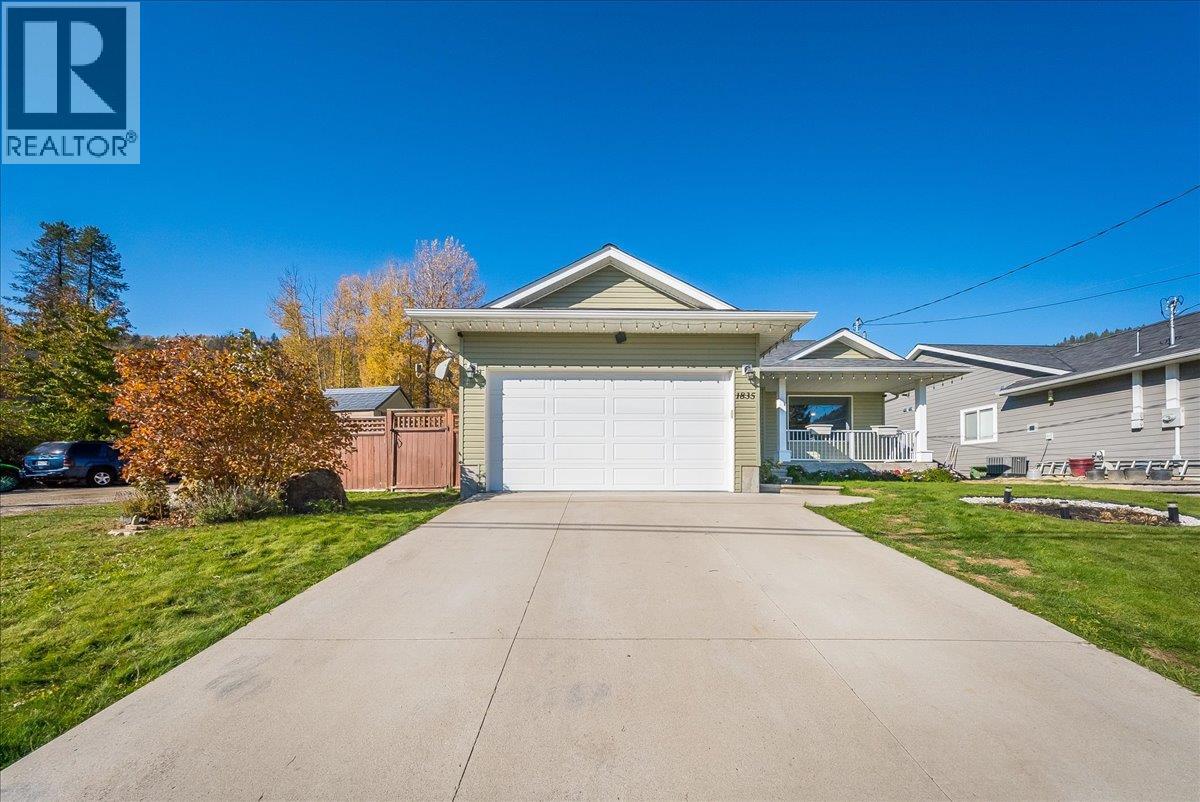1835 First Street, Fruitvale, British Columbia V0G 1L0 - Photo 2 - 10404398