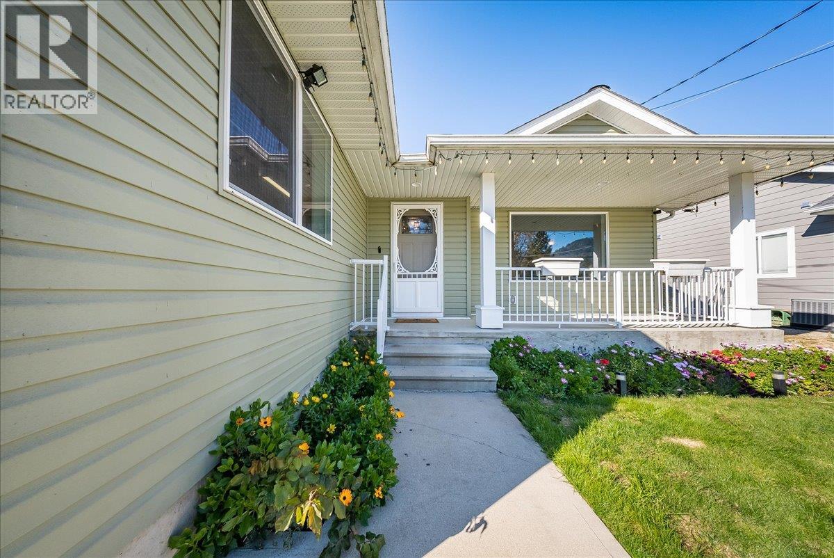 1835 First Street, Fruitvale, British Columbia V0G 1L0 - Photo 5 - 10404398