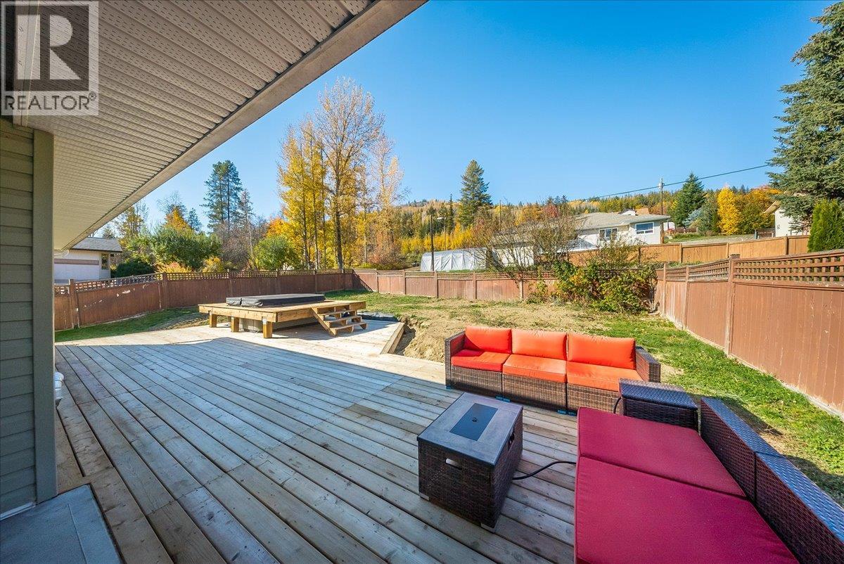 1835 First Street, Fruitvale, British Columbia V0G 1L0 - Photo 50 - 10404398