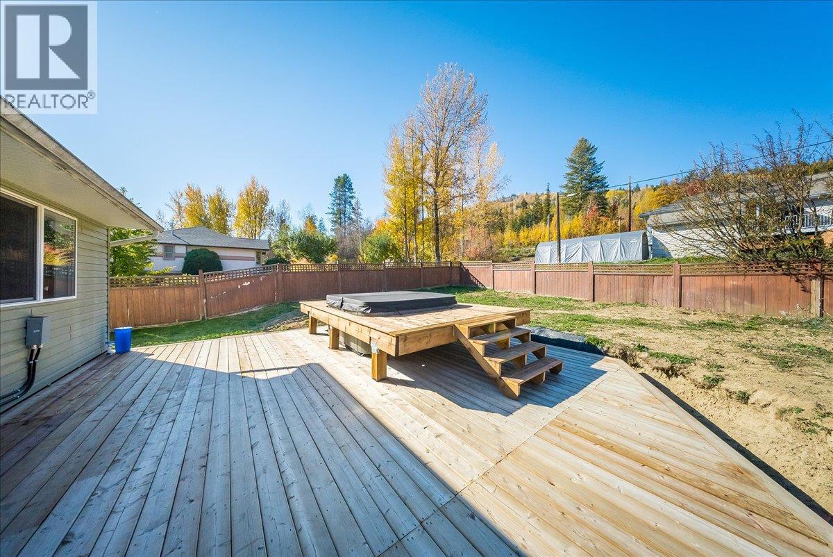 1835 First Street, Fruitvale, British Columbia V0G 1L0 - Photo 53 - 10404398