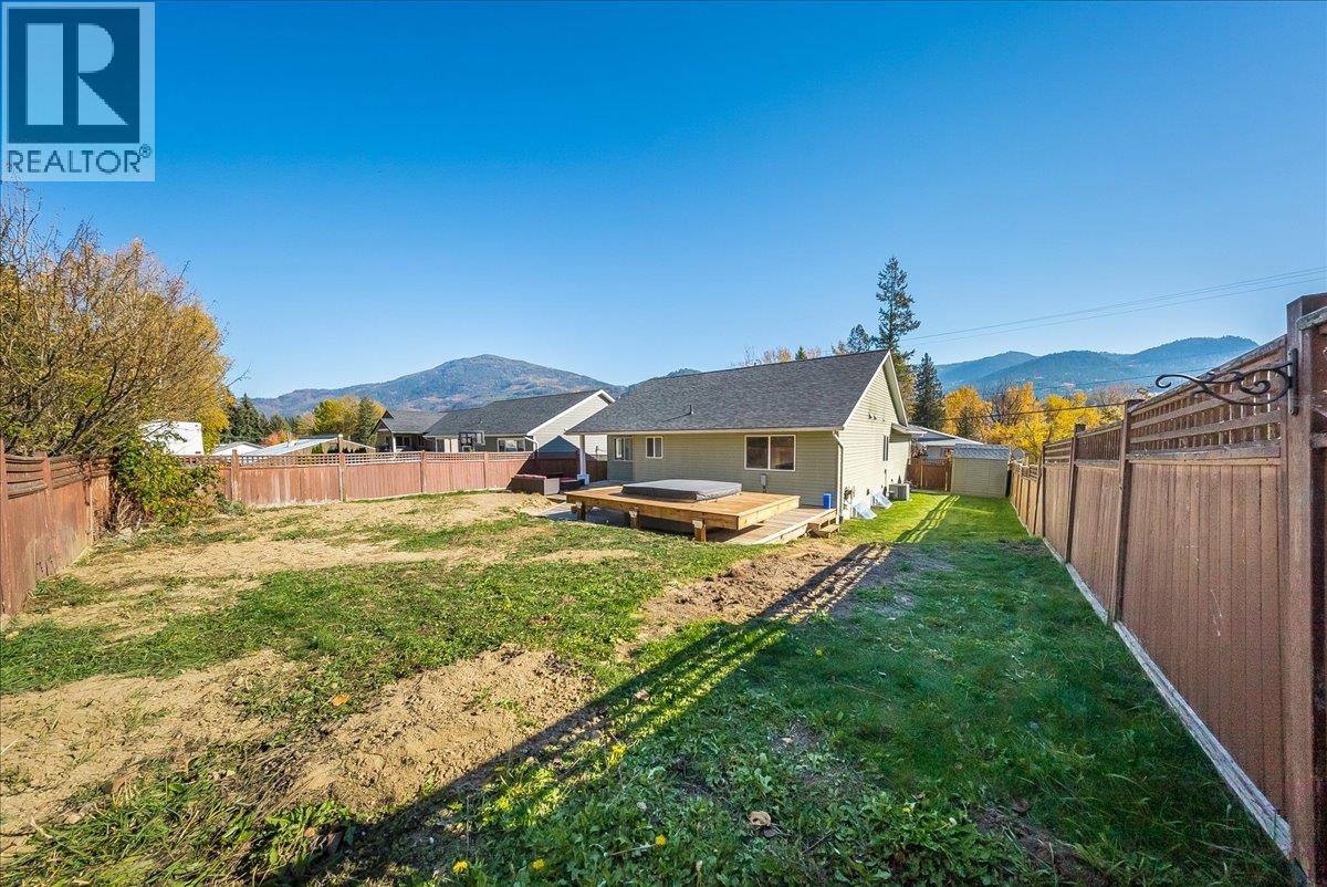 1835 First Street, Fruitvale, British Columbia V0G 1L0 - Photo 56 - 10404398