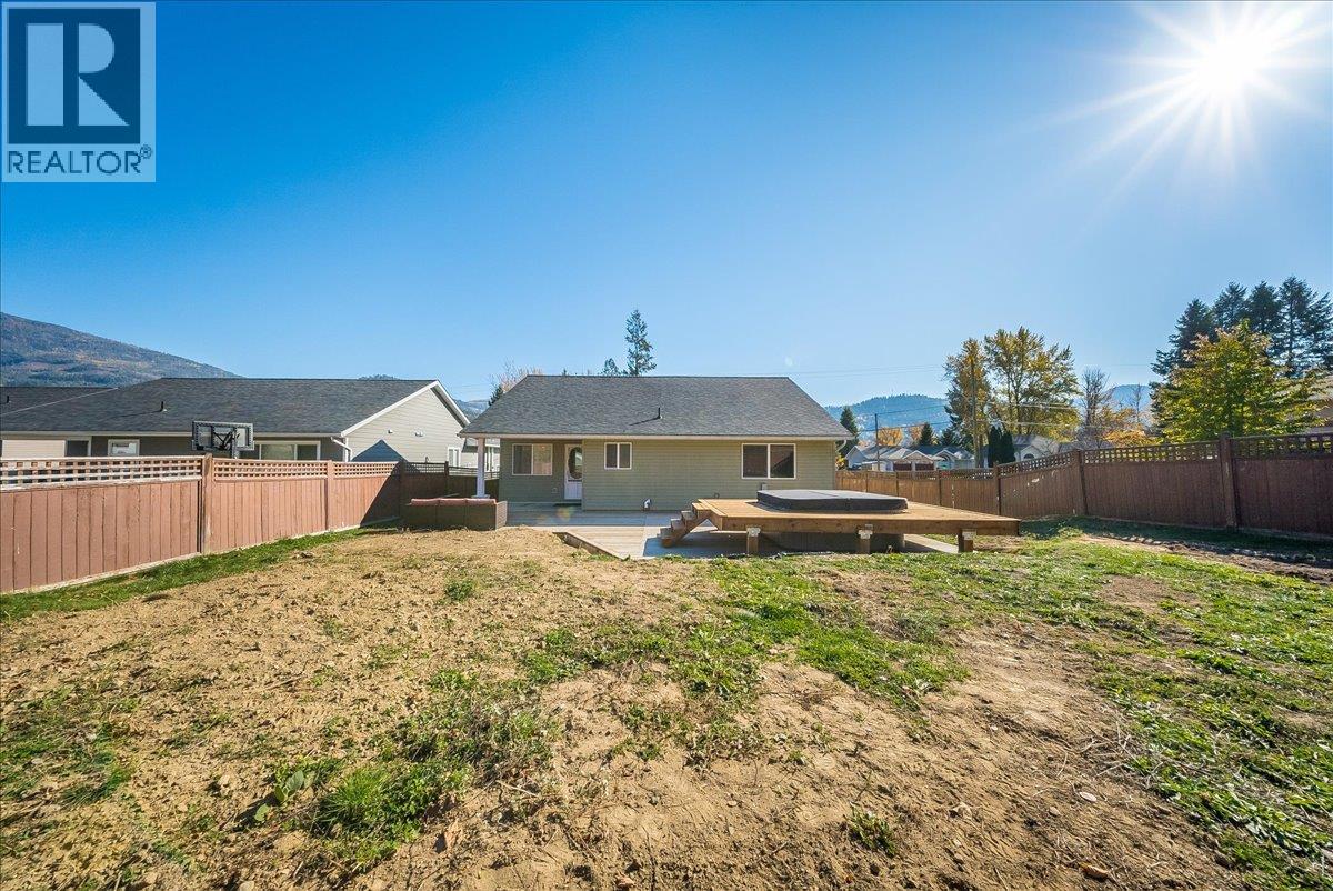 1835 First Street, Fruitvale, British Columbia V0G 1L0 - Photo 57 - 10404398