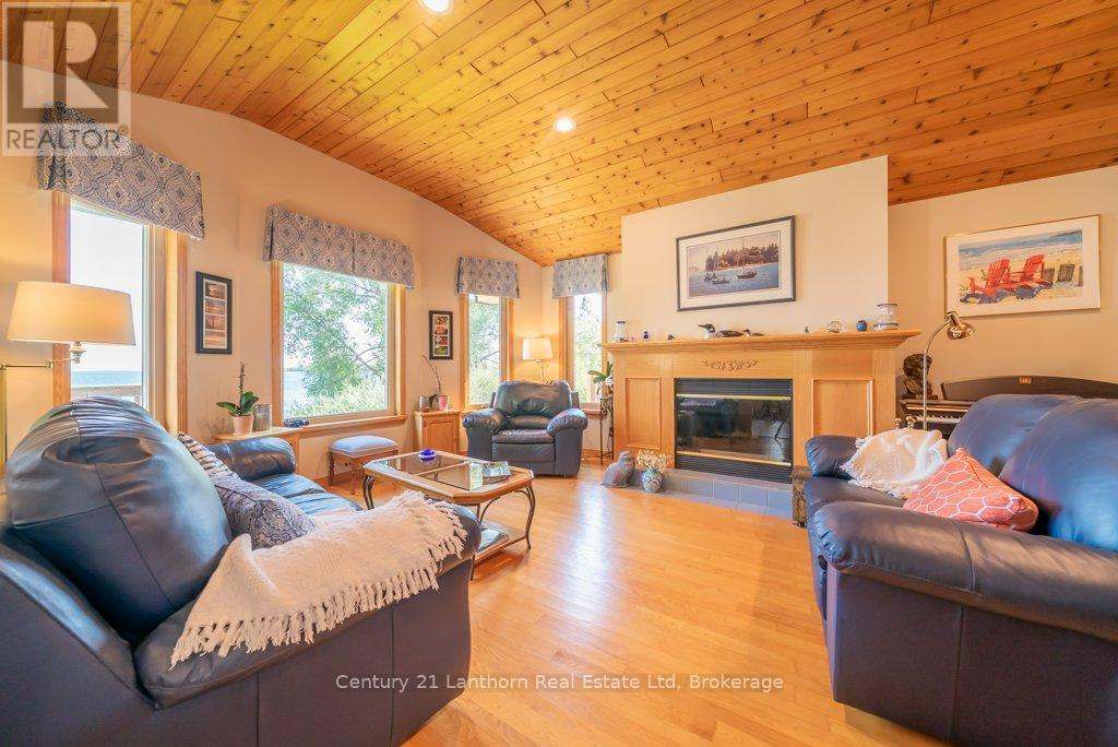 3126b County Rd 8 Road, Prince Edward County, Ontario  K0K 2T0 - Photo 14 - X12374137