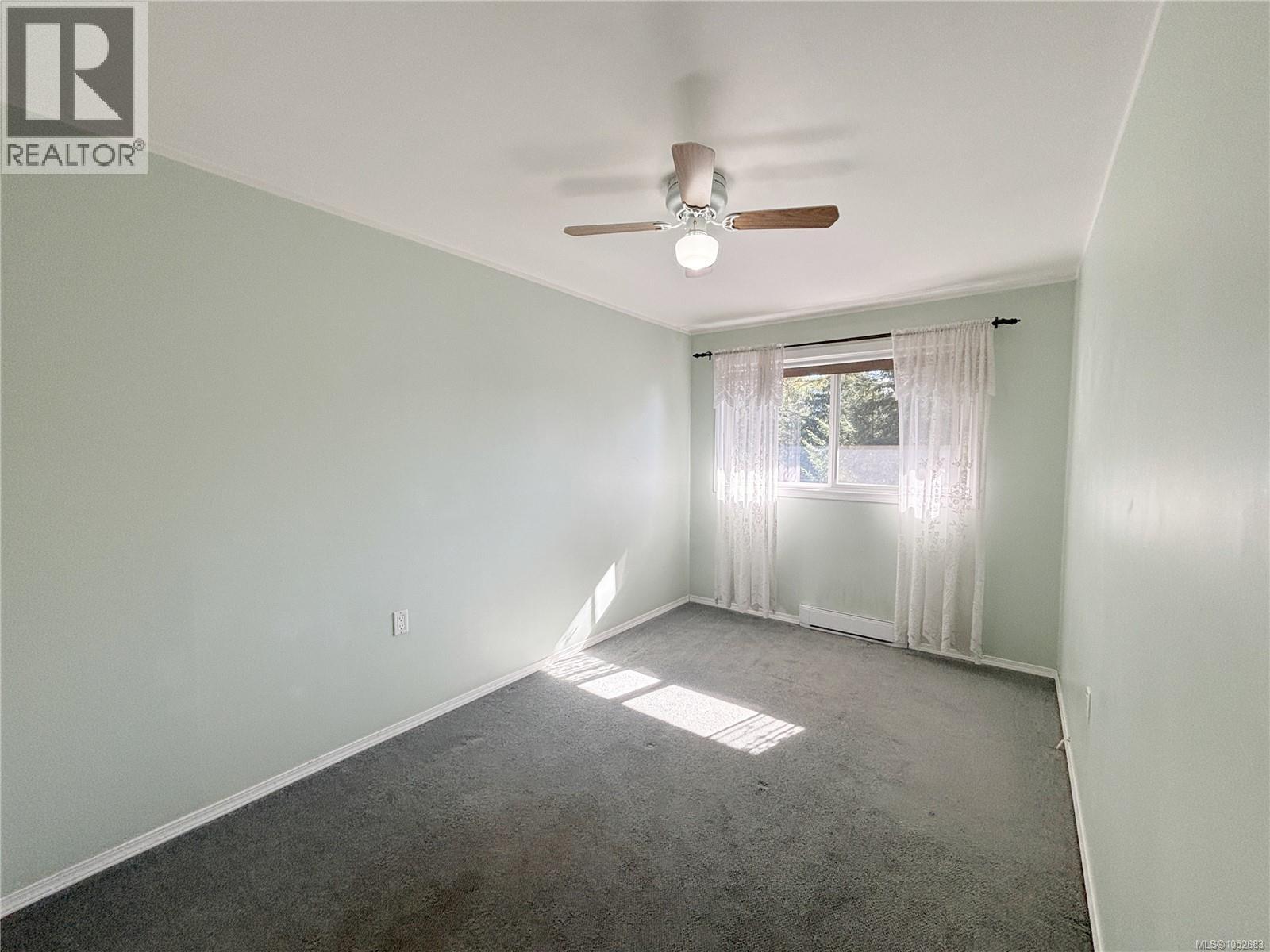 382 Chamiss Cres