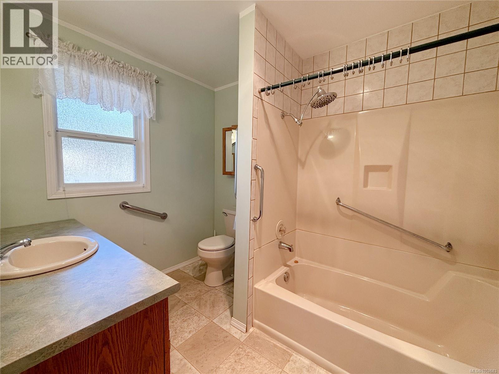 382 Chamiss Cres