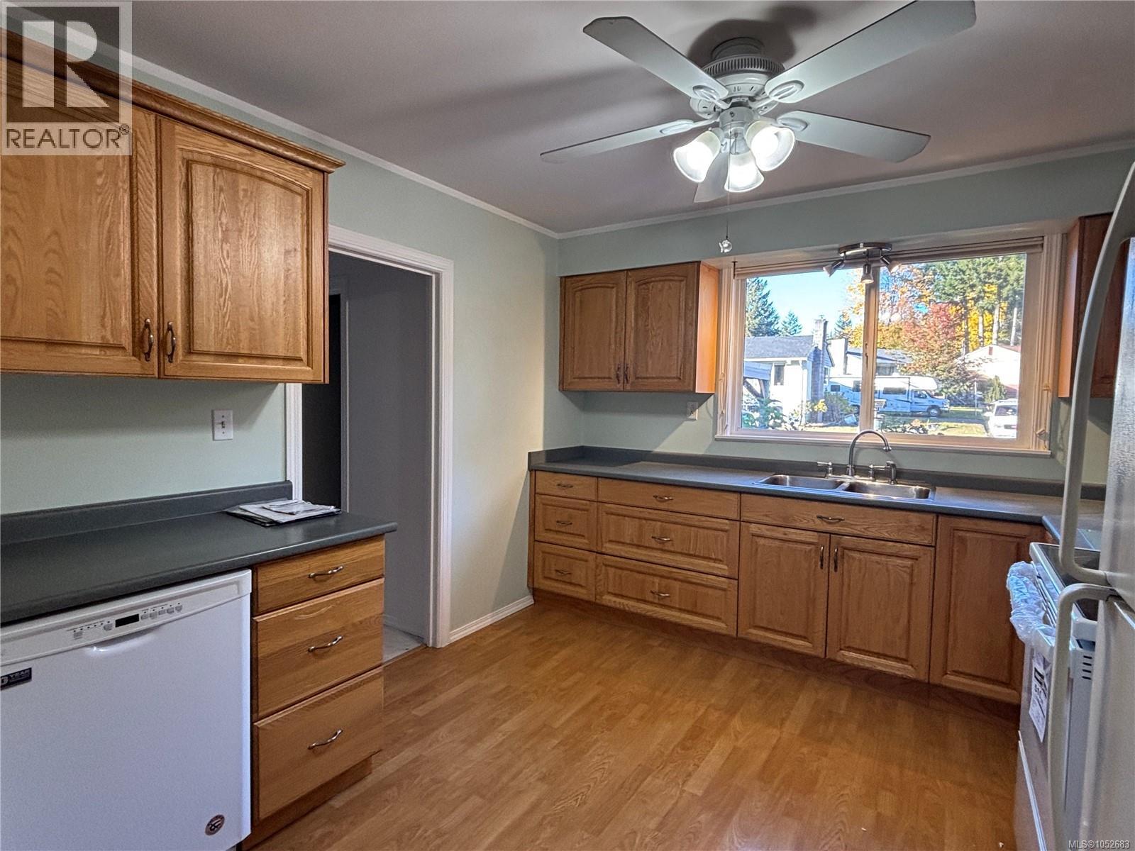 382 Chamiss Cres