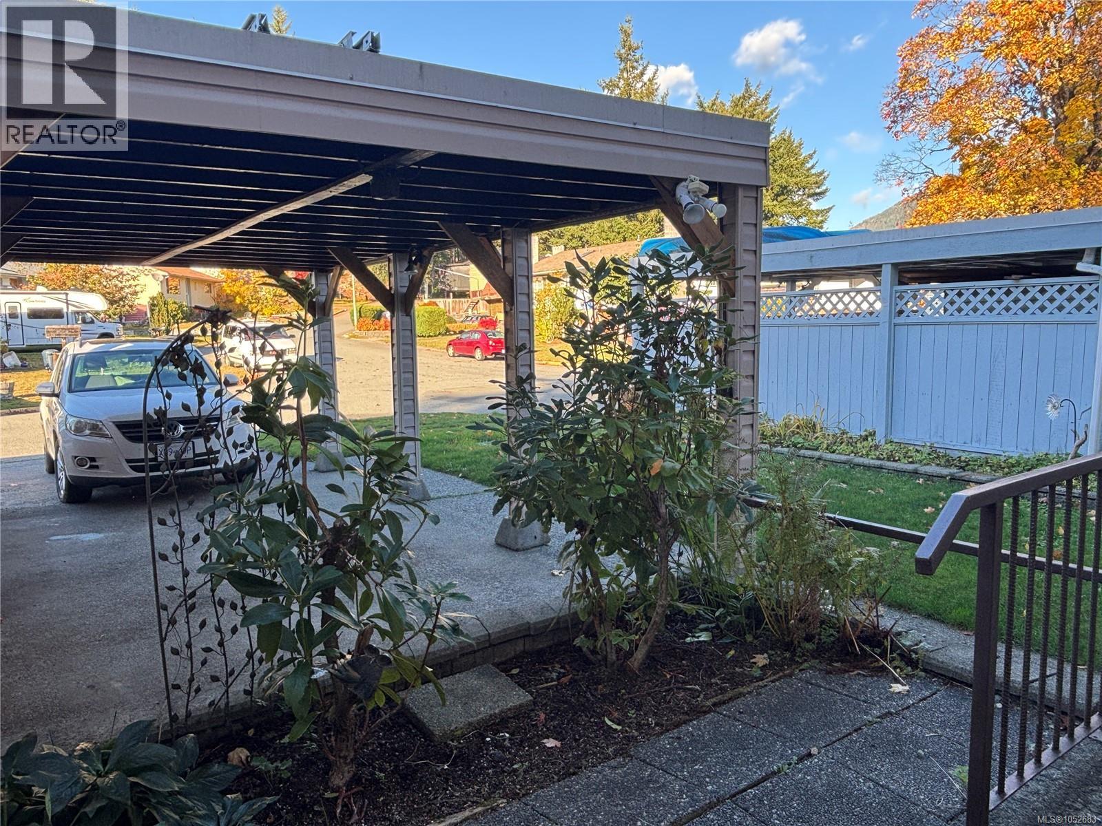 382 Chamiss Cres