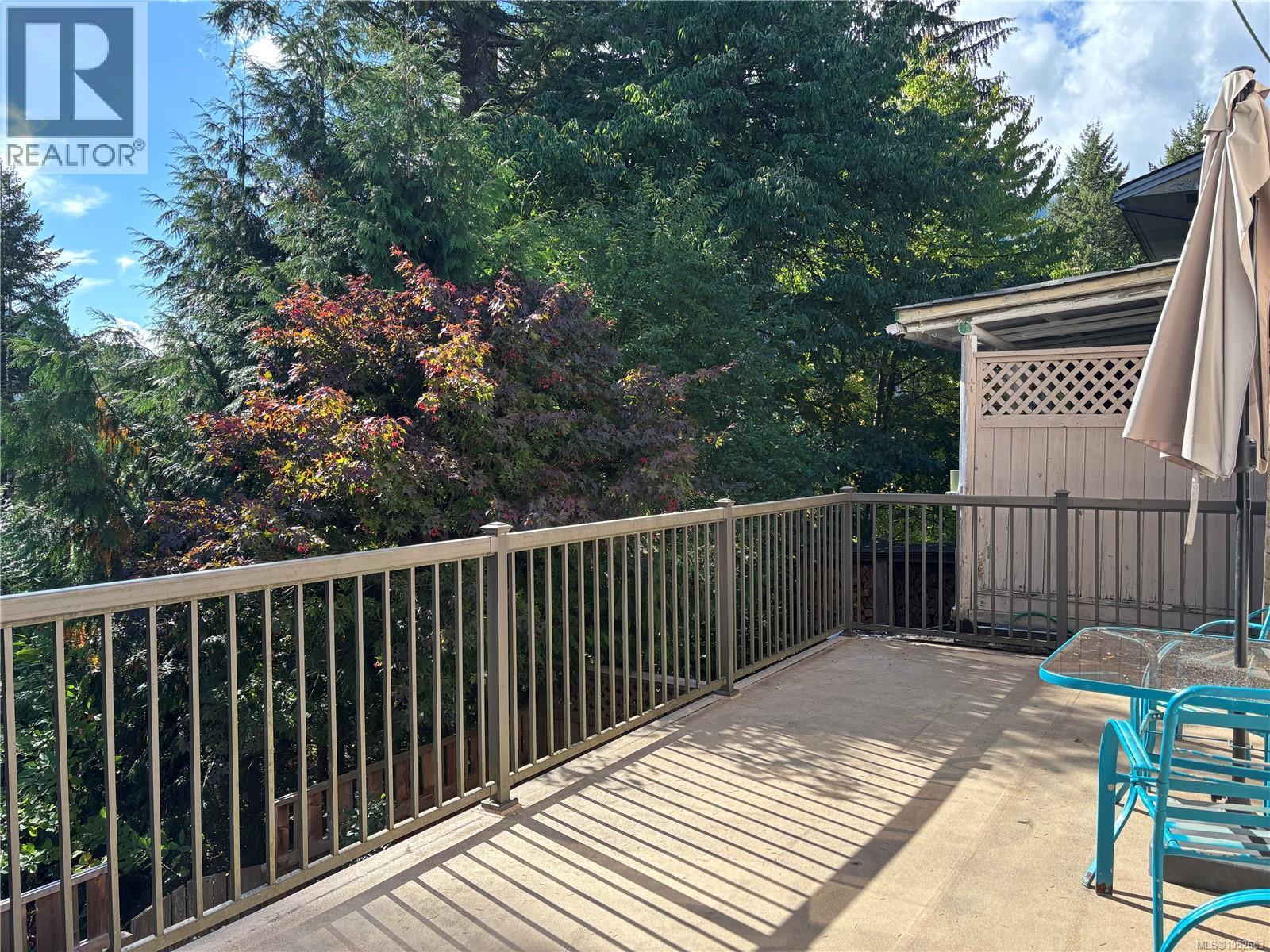 382 Chamiss Cres