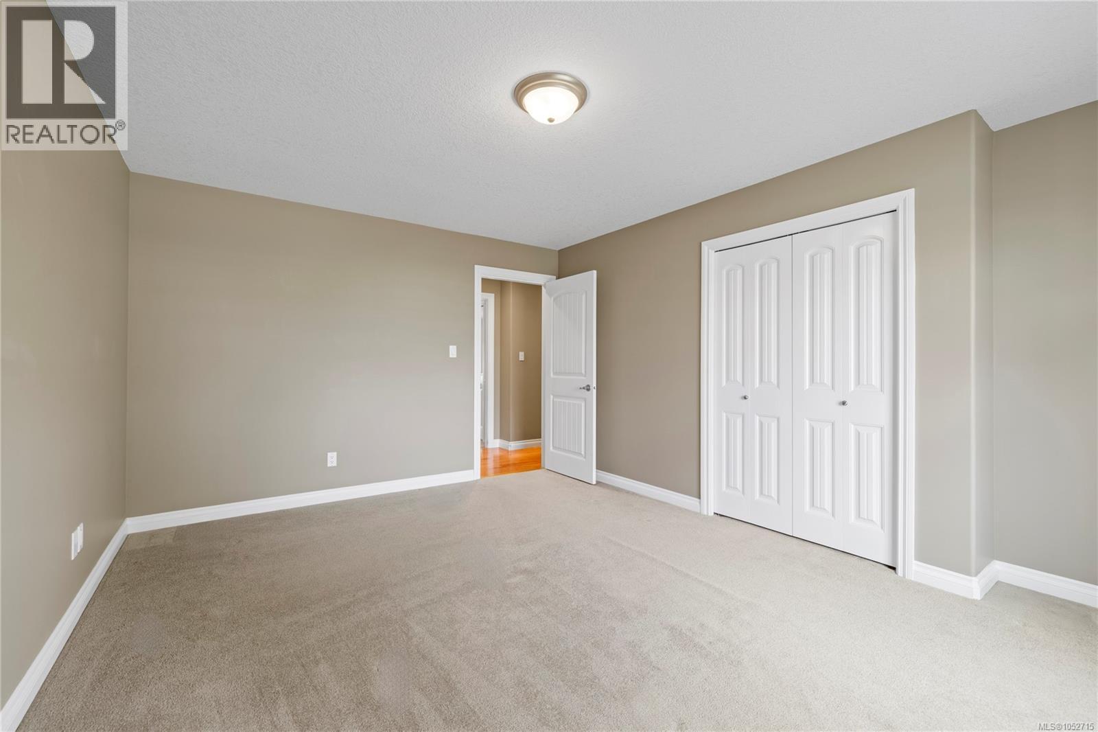 315 Crabapple Cres