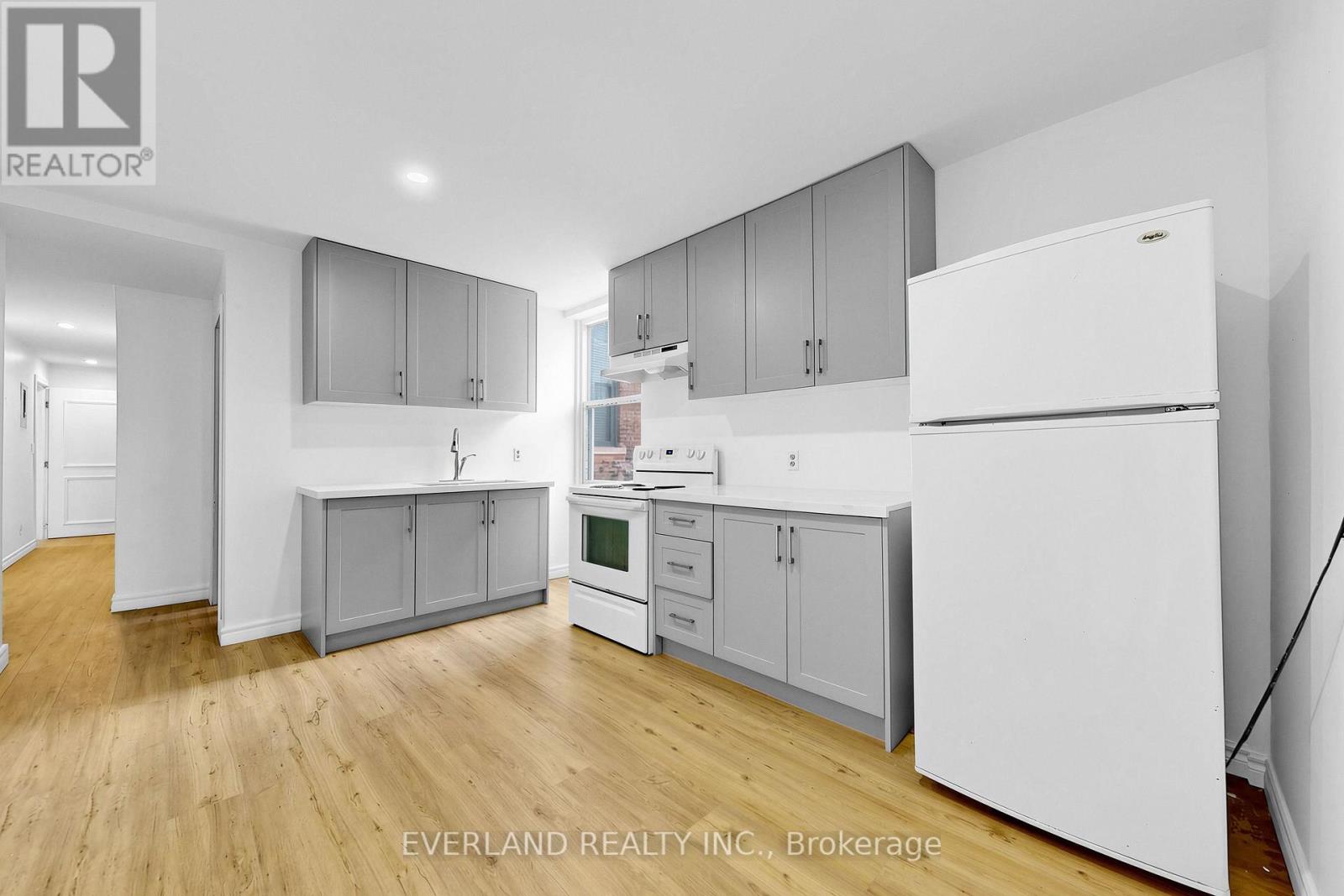 B - 20 King Street E, Oshawa (Central), Ontario  L1G 4Y5 - Photo 3 - E14111352
