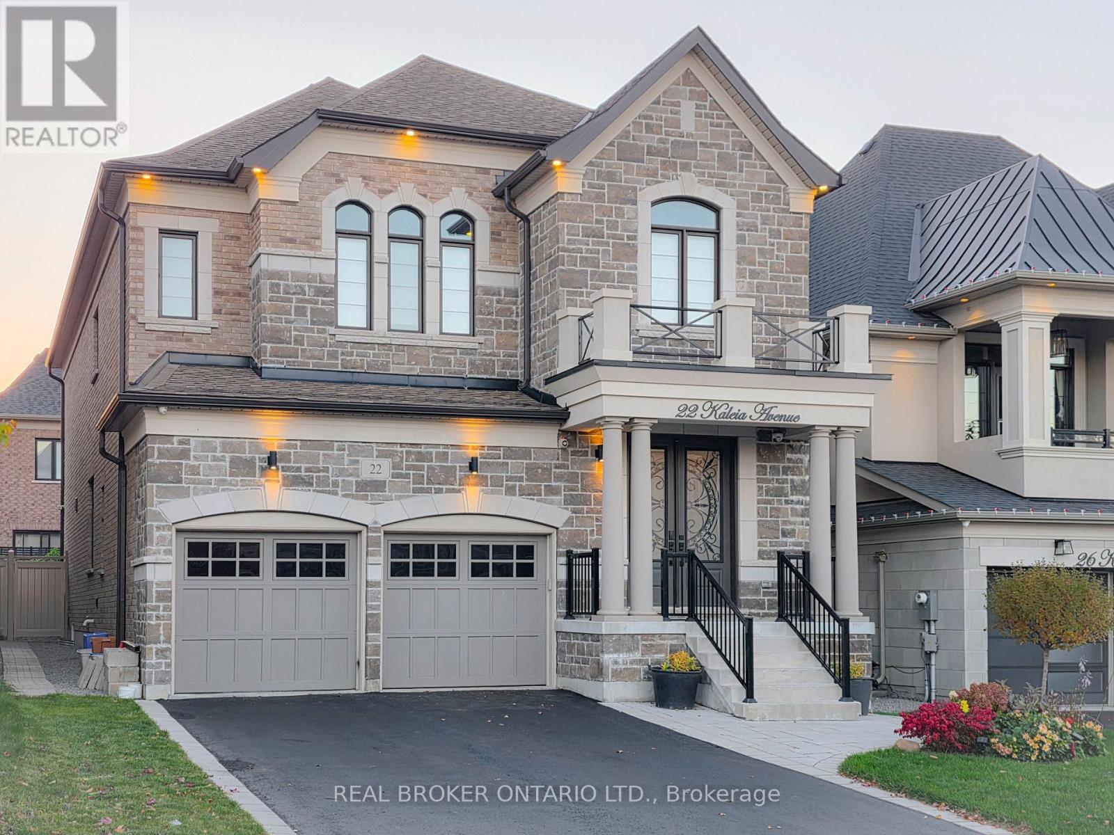 22 KALEIA AVENUE, Aurora, Ontario
