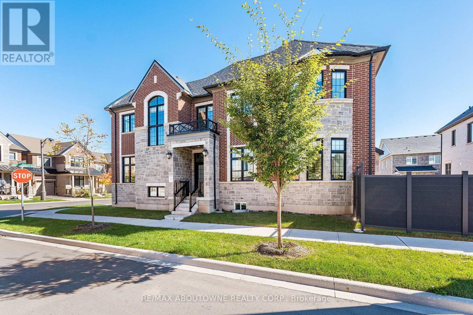 3002 Duggan Trail, Oakville, Ontario  L6H 7W9 - Photo 2 - W14111372