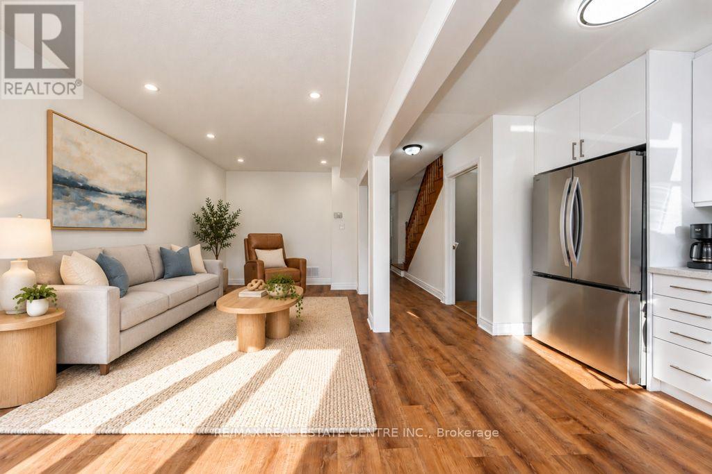 666 Madame Street, Mississauga, Ontario  L5W 1H1 - Photo 3 - W14111420