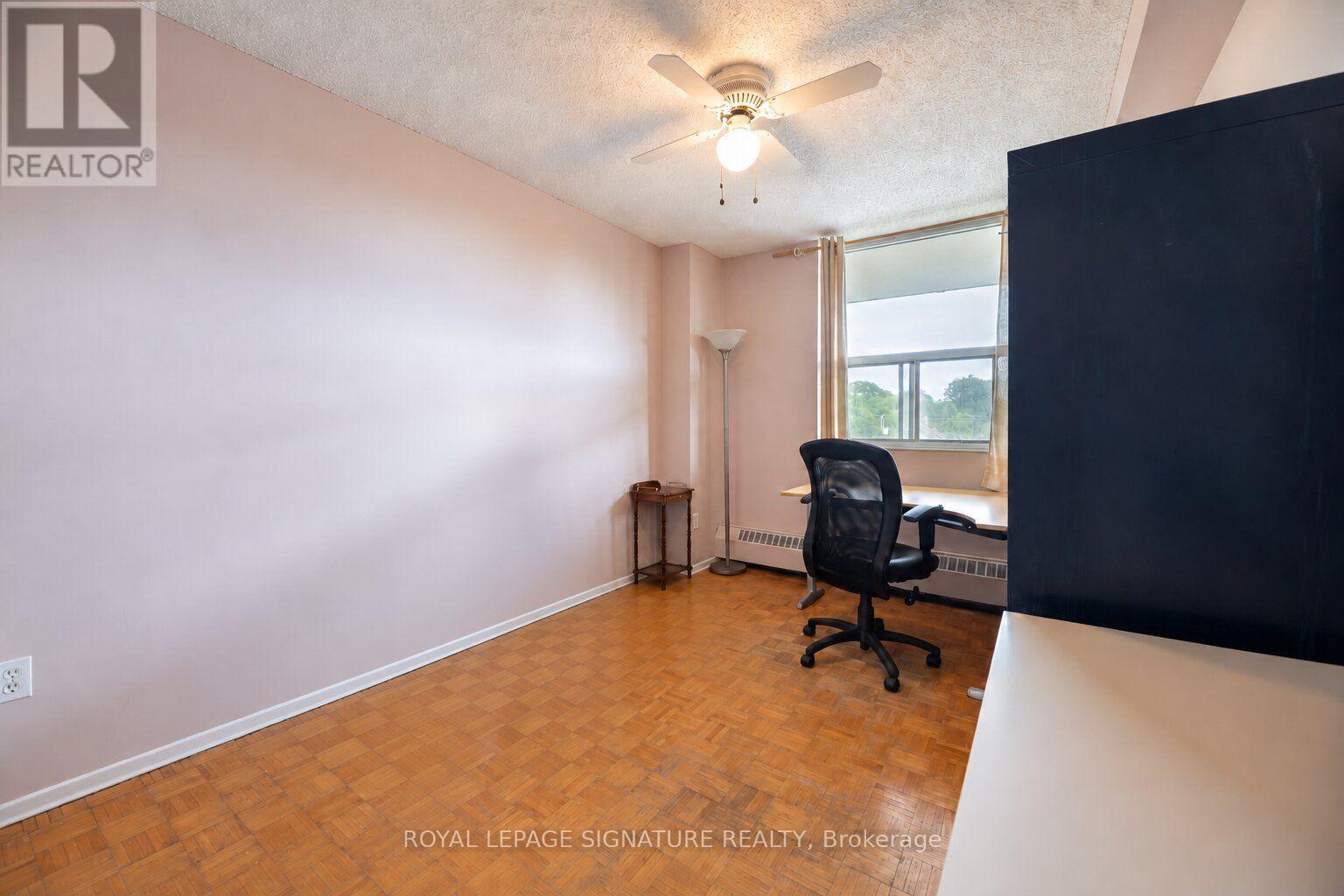 211 - 1071 Woodbine Avenue, Toronto, Ontario  M4C 4C2 - Photo 15 - E14110172