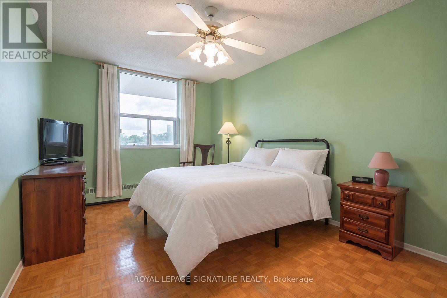 211 - 1071 Woodbine Avenue, Toronto, Ontario  M4C 4C2 - Photo 18 - E14110172