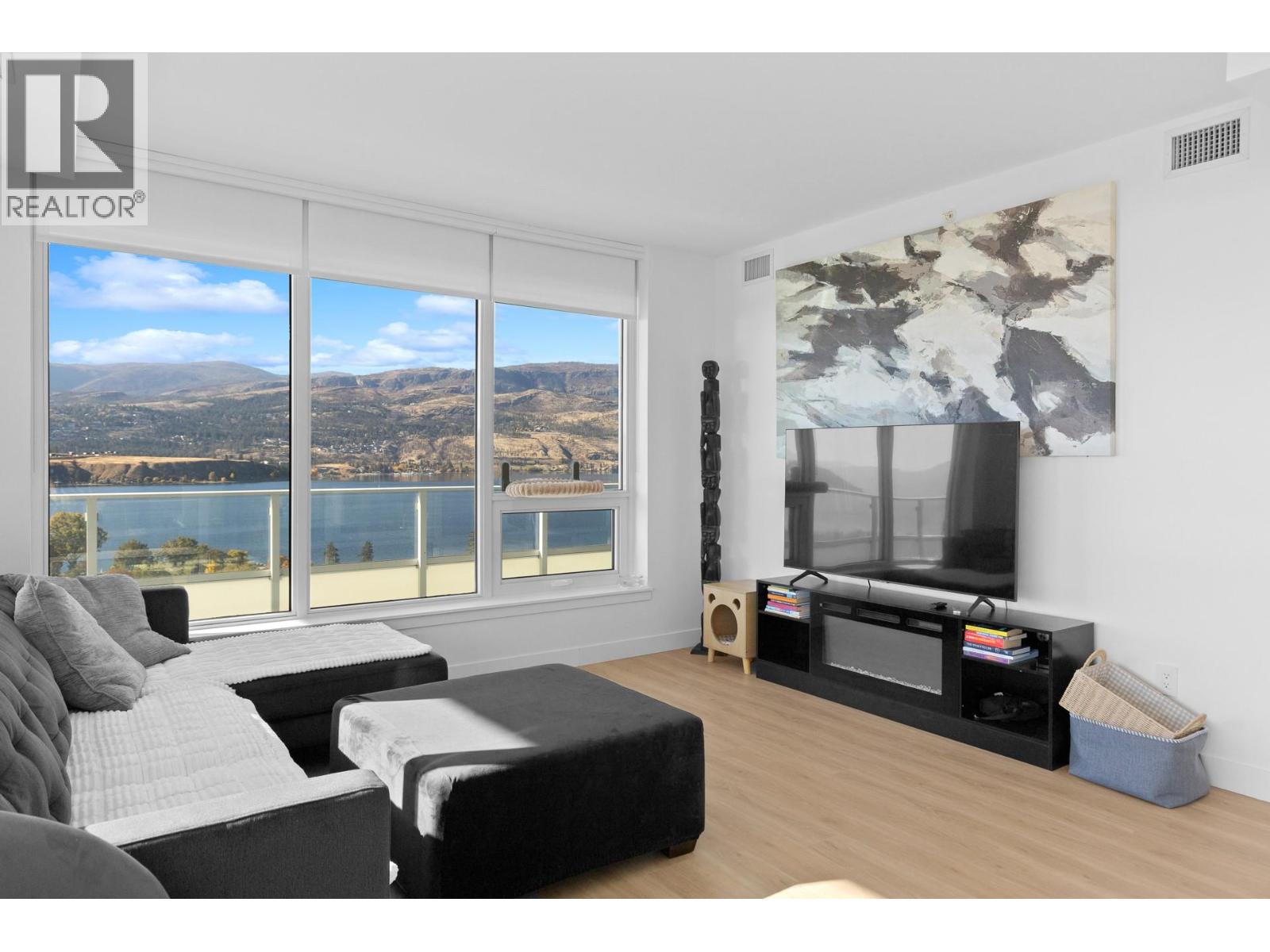 238 Leon Avenue Unit# 1407, Kelowna, British Columbia  V1Y 0N6 - Photo 2 - 10404316