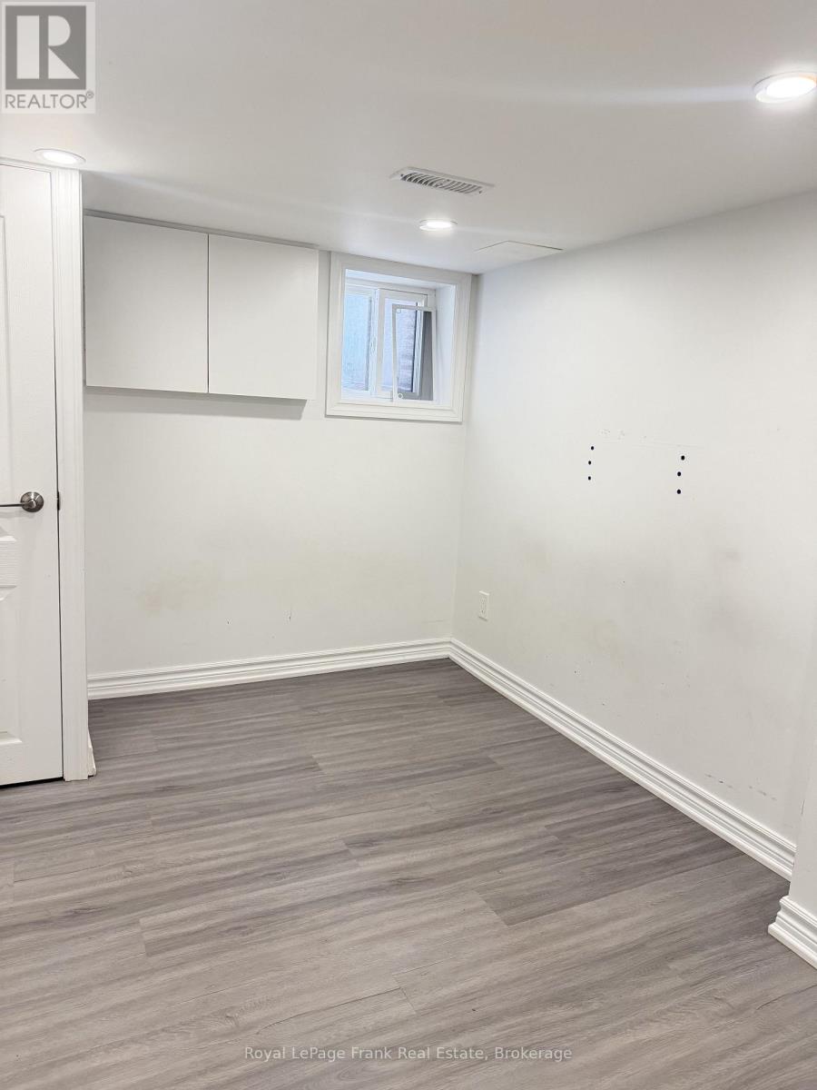 68 Follis Avenue, Toronto, Ontario  M6G 1S6 - Photo 12 - C14111614
