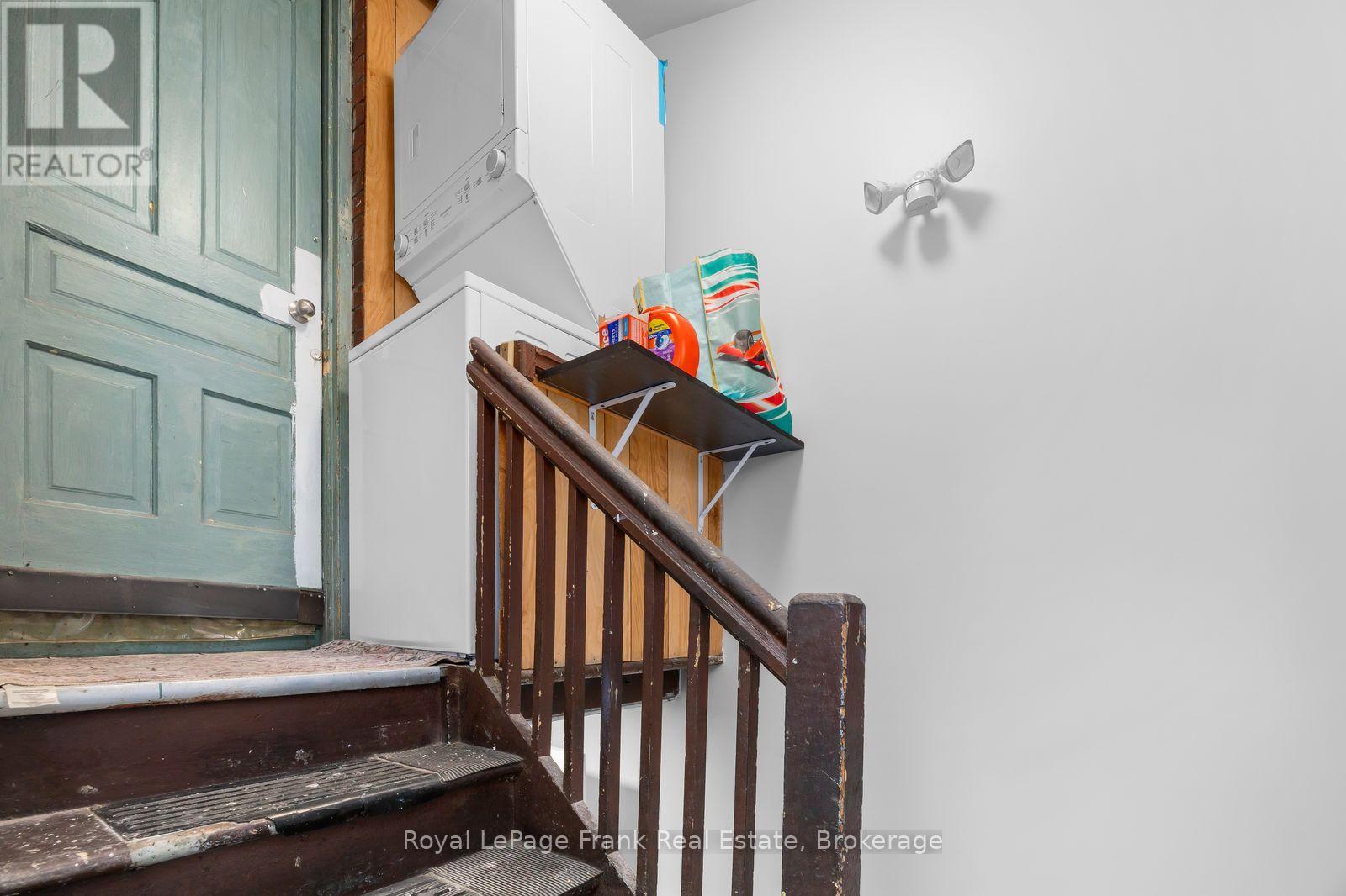68 Follis Avenue, Toronto, Ontario  M6G 1S6 - Photo 13 - C14111614