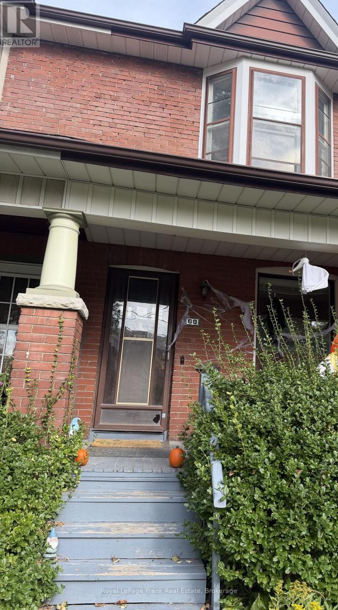 68 Follis Avenue, Toronto, Ontario  M6G 1S6 - Photo 15 - C14111614