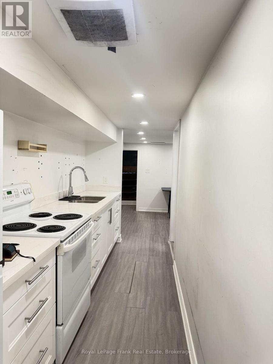 68 Follis Avenue, Toronto, Ontario  M6G 1S6 - Photo 2 - C14111614