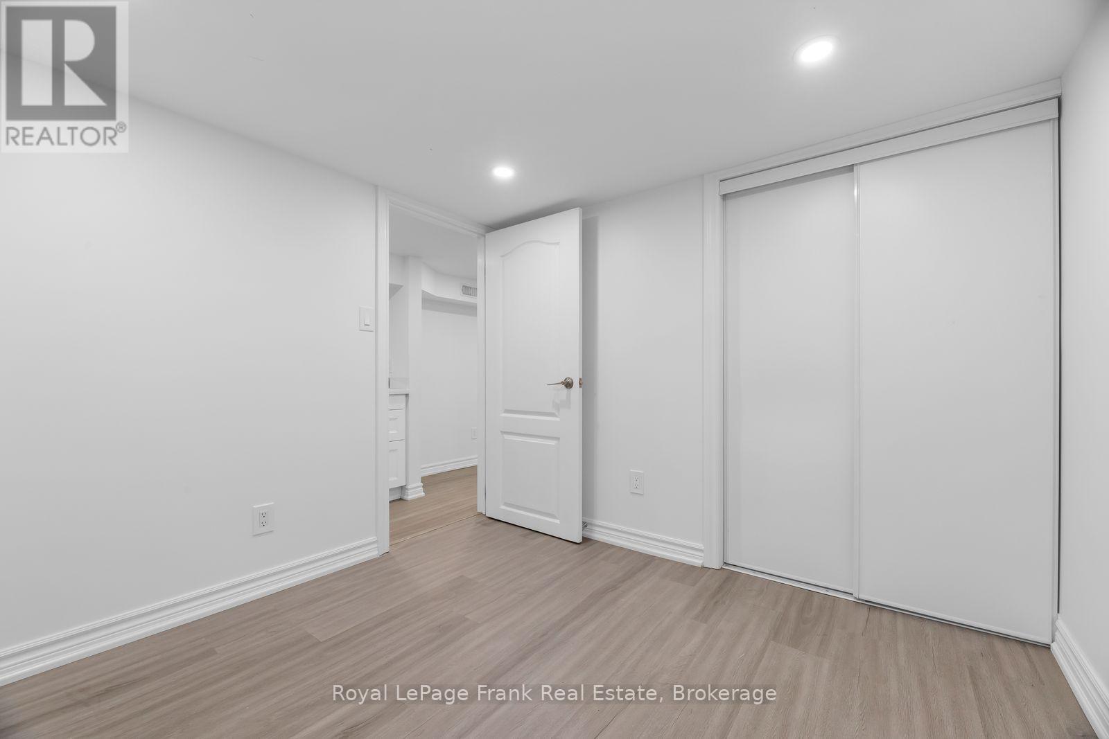 68 Follis Avenue, Toronto, Ontario  M6G 1S6 - Photo 6 - C14111614