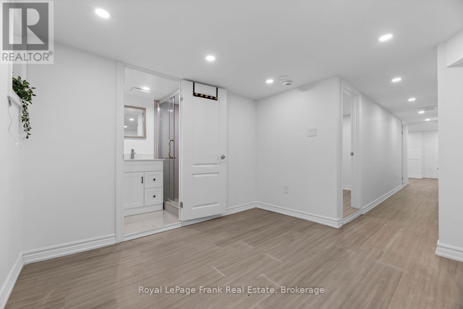 68 Follis Avenue, Toronto, Ontario  M6G 1S6 - Photo 7 - C14111614