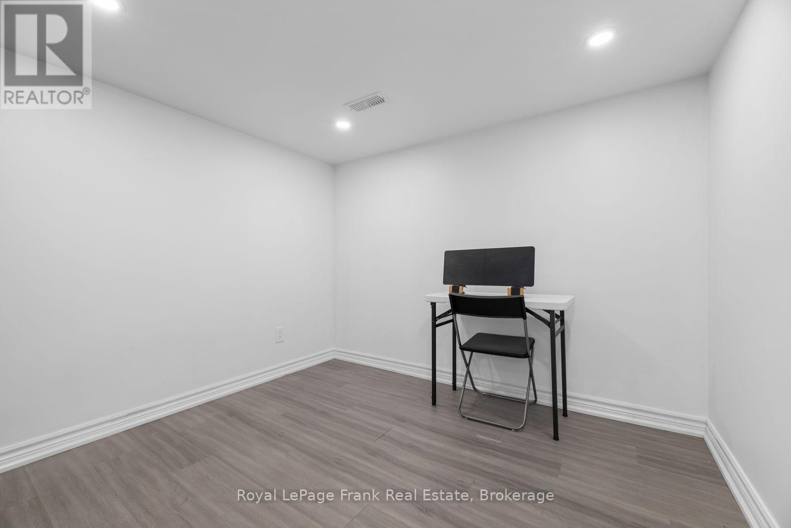 68 Follis Avenue, Toronto, Ontario  M6G 1S6 - Photo 8 - C14111614