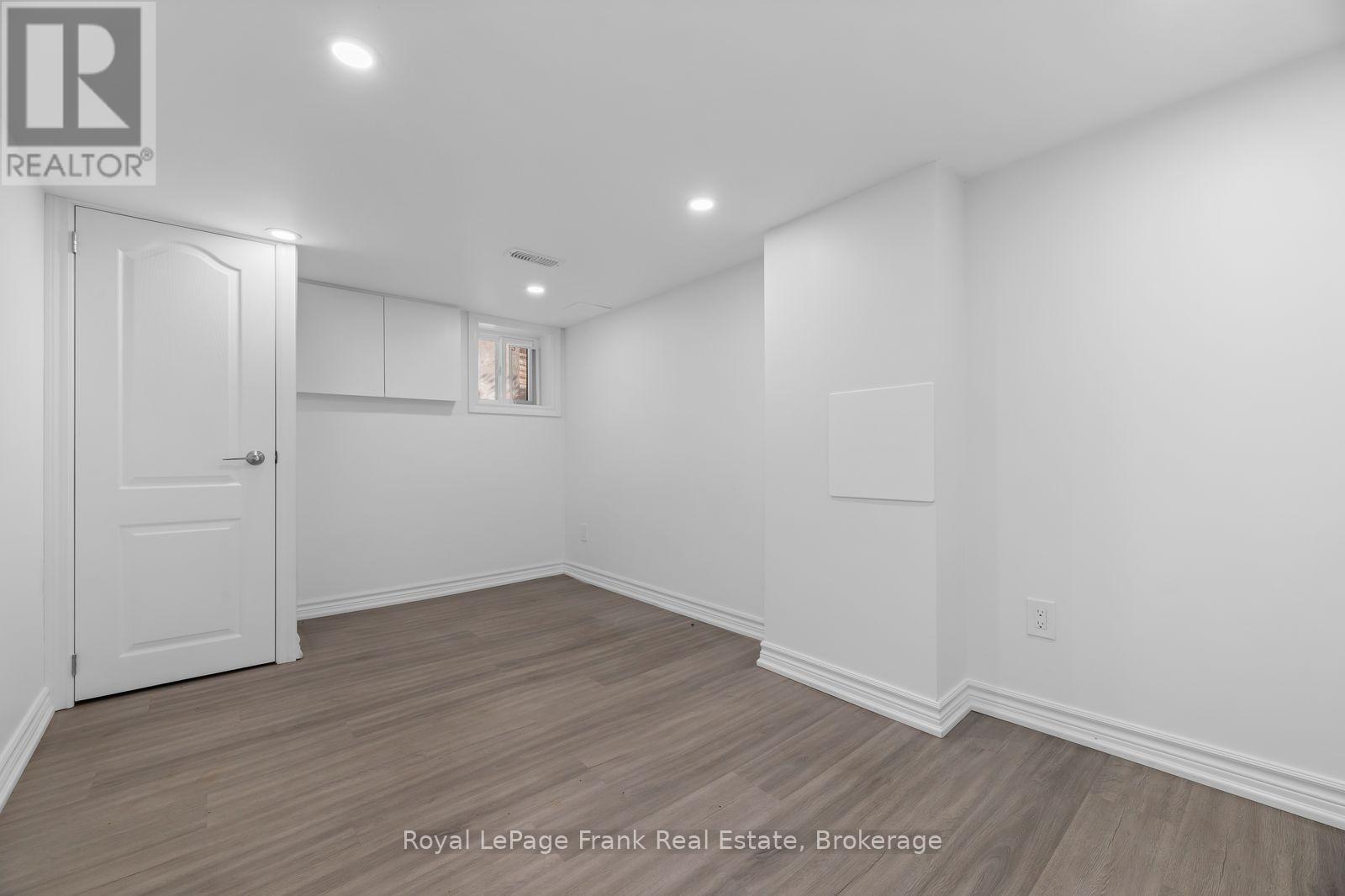 68 Follis Avenue, Toronto, Ontario  M6G 1S6 - Photo 9 - C14111614