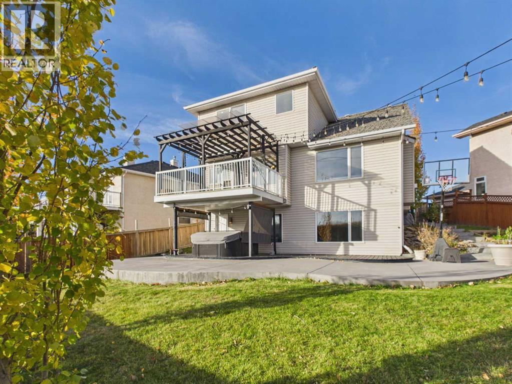 717 Sierra Madre Court Sw, Calgary, Alberta T3H 3J1 - Photo 3 - A2353842