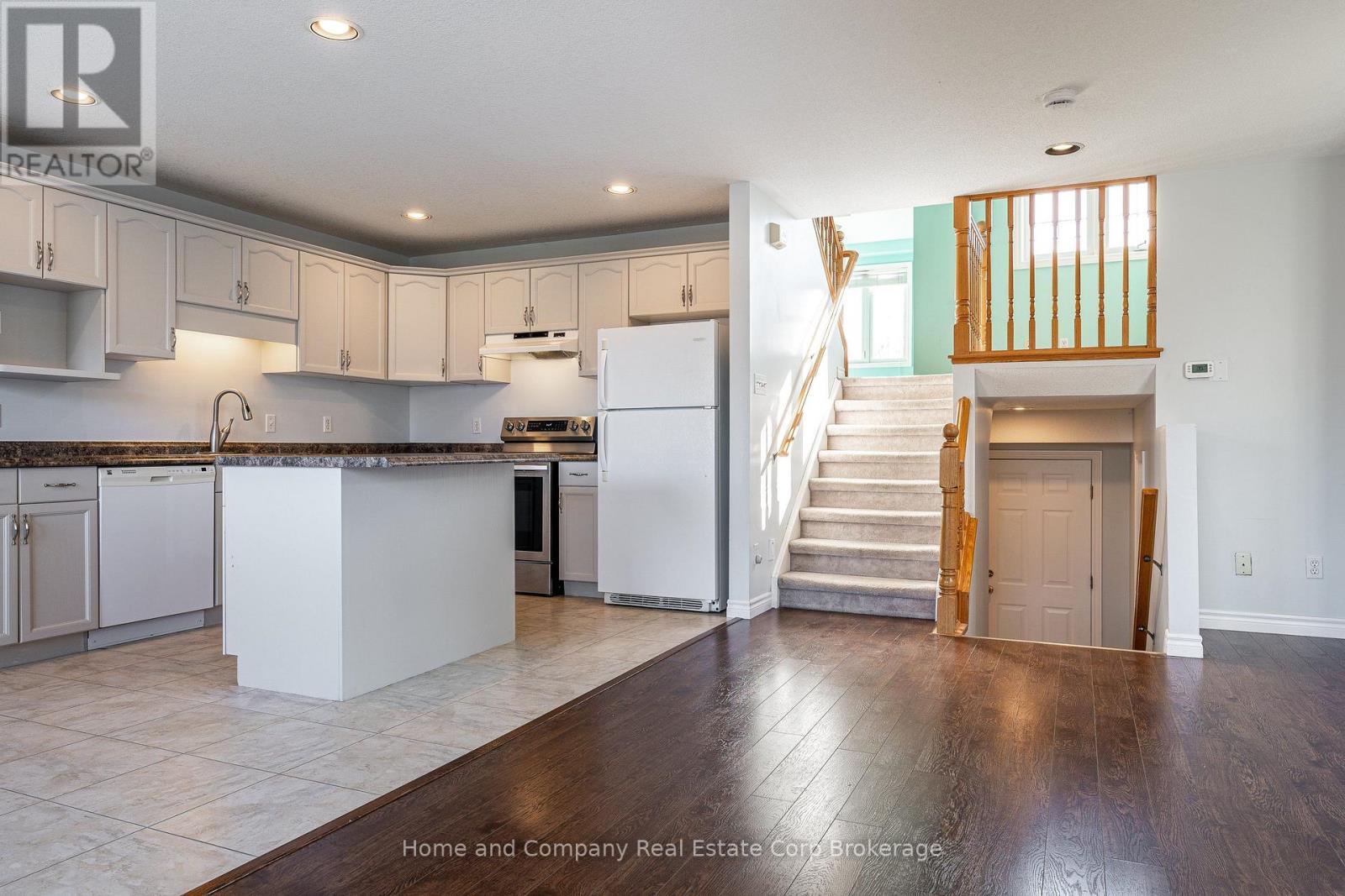 82 Walsh Crescent, Stratford, Ontario  N5A 7X8 - Photo 2 - X14111524