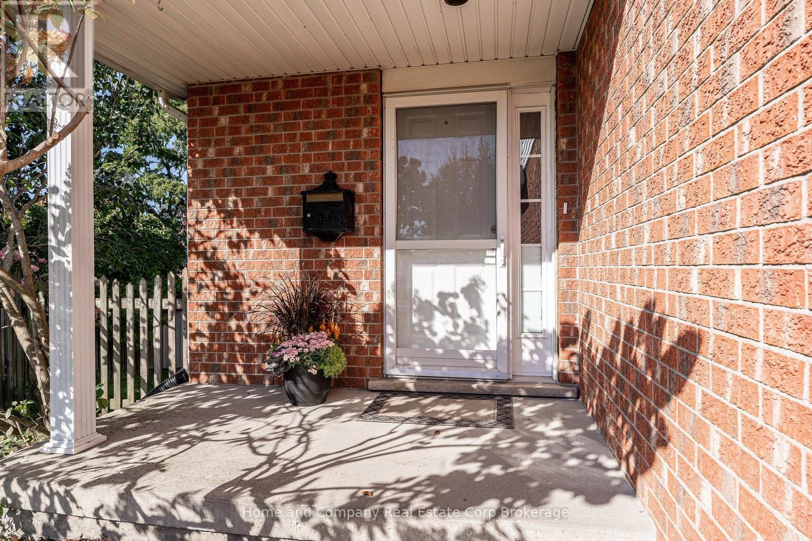 82 Walsh Crescent, Stratford, Ontario  N5A 7X8 - Photo 7 - X14111524