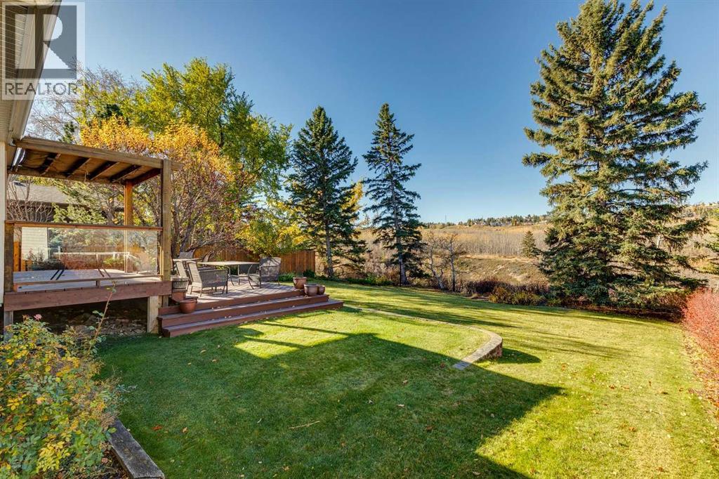 339 Wildwood Drive Sw, Calgary, Alberta  T3C 3E4 - Photo 4 - A2353704