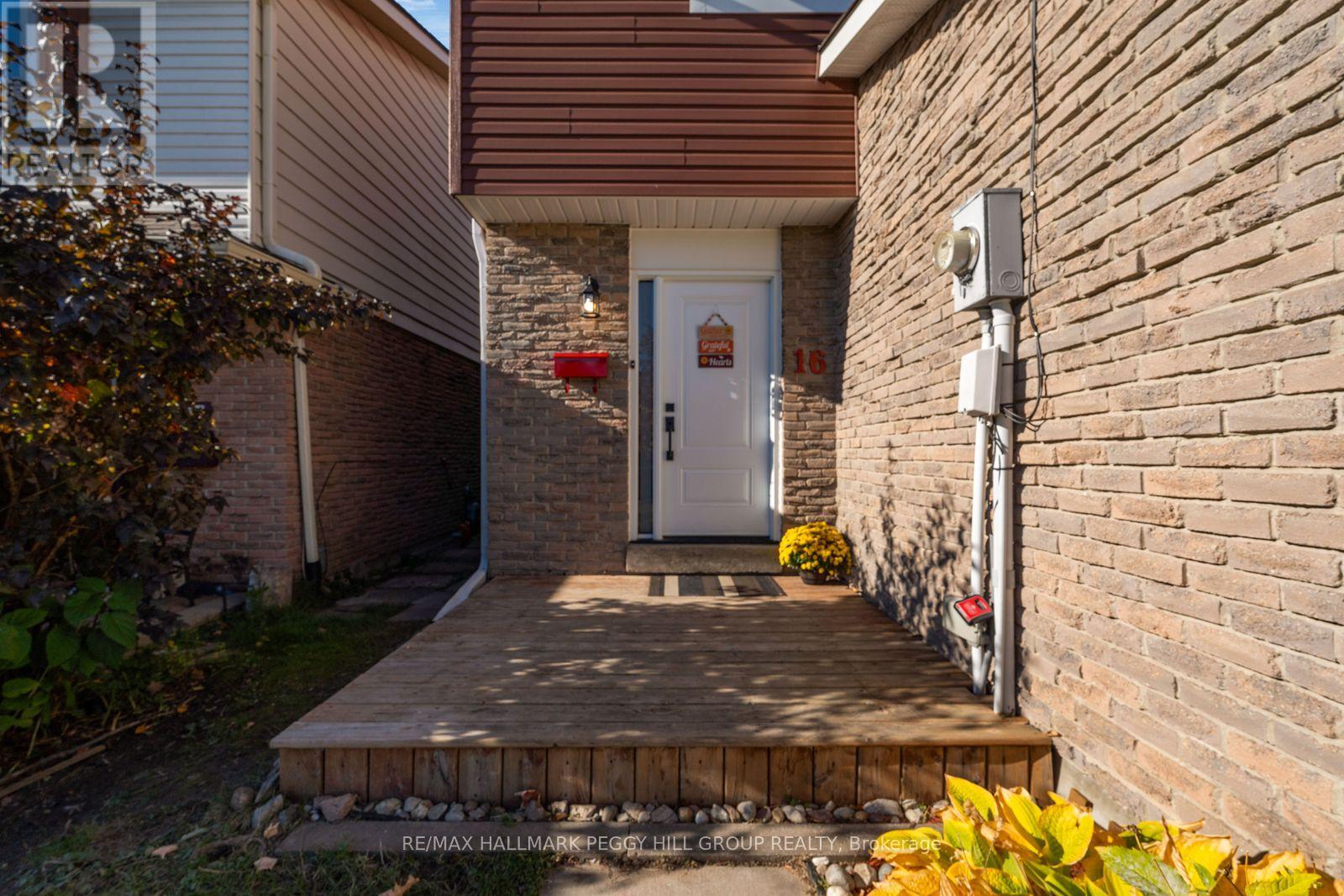 16 Christie Crescent, Barrie, Ontario  L4N 4W8 - Photo 2 - S14111658