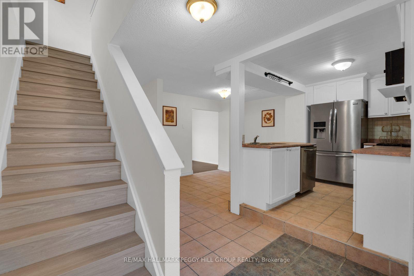 16 Christie Crescent, Barrie, Ontario  L4N 4W8 - Photo 3 - S14111658