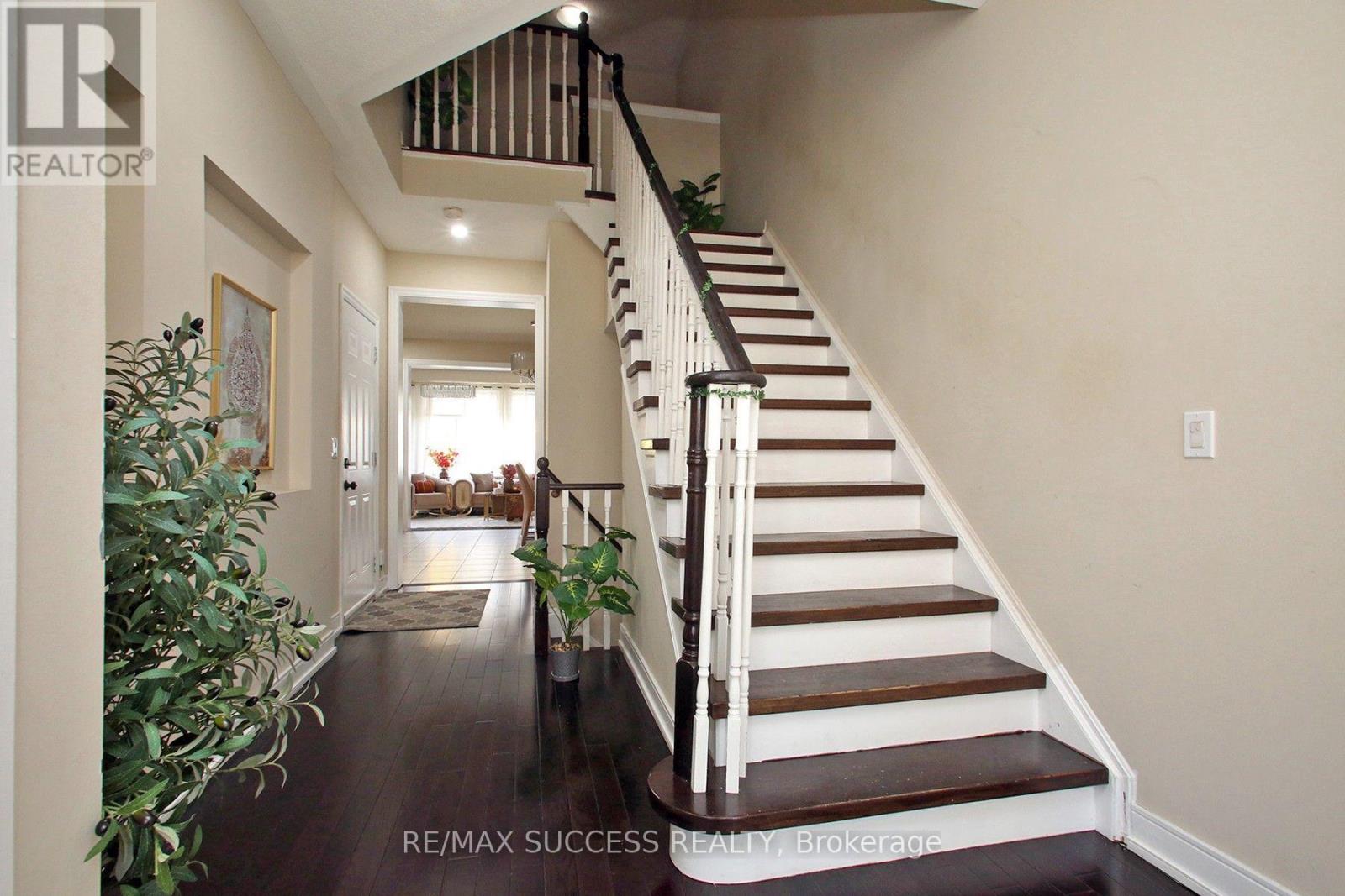 103 Donovan Heights, Milton, Ontario  L9T 0R4 - Photo 4 - W14111604