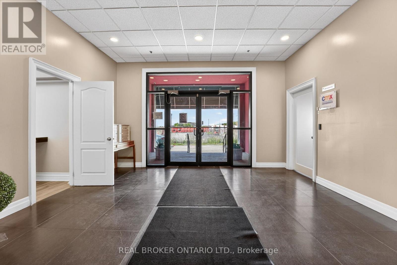 114 - 482 S Service Road E, Oakville, Ontario  L6J 2X6 - Photo 4 - W14111668