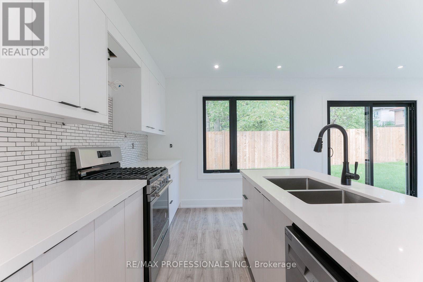 Grdnsuite - 38 Thirty Third Street, Toronto, Ontario  M8W 3H1 - Photo 11 - W14111676