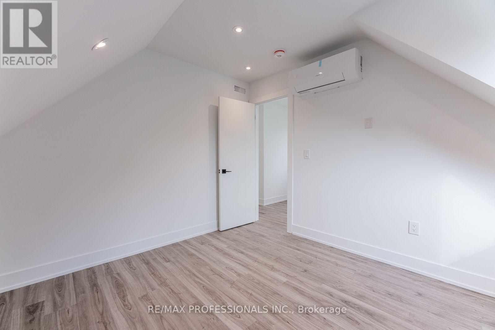 Grdnsuite - 38 Thirty Third Street, Toronto, Ontario  M8W 3H1 - Photo 17 - W14111676
