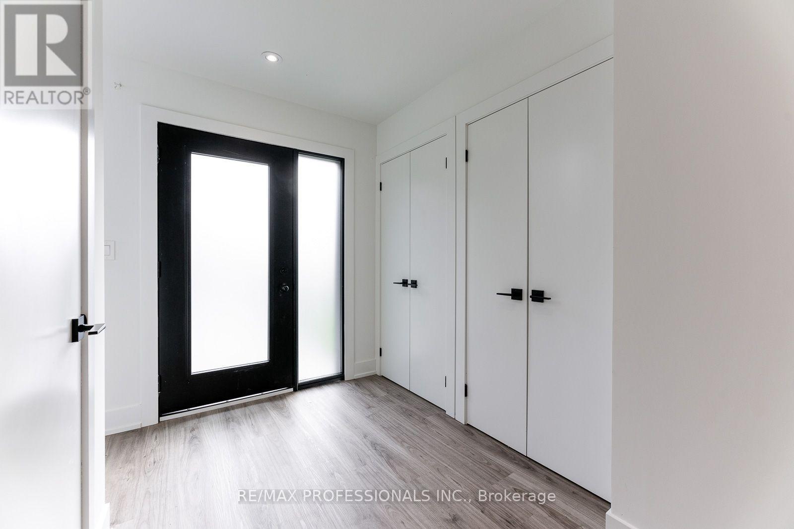 Grdnsuite - 38 Thirty Third Street, Toronto, Ontario  M8W 3H1 - Photo 2 - W14111676