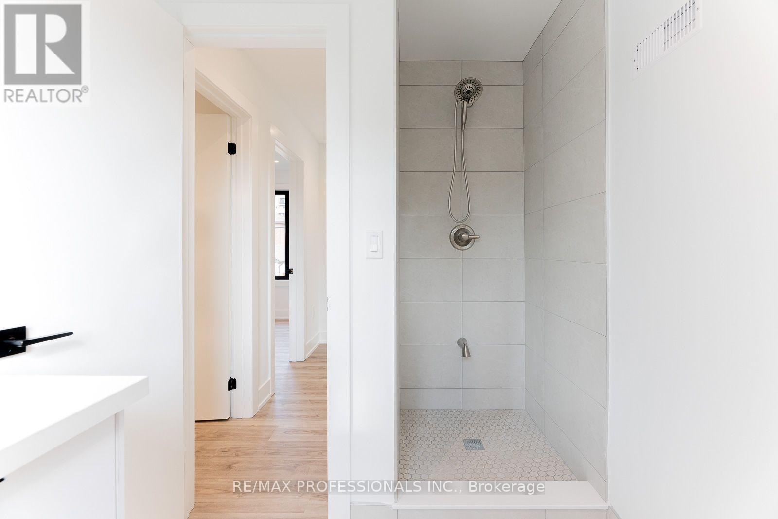 Grdnsuite - 38 Thirty Third Street, Toronto, Ontario  M8W 3H1 - Photo 25 - W14111676