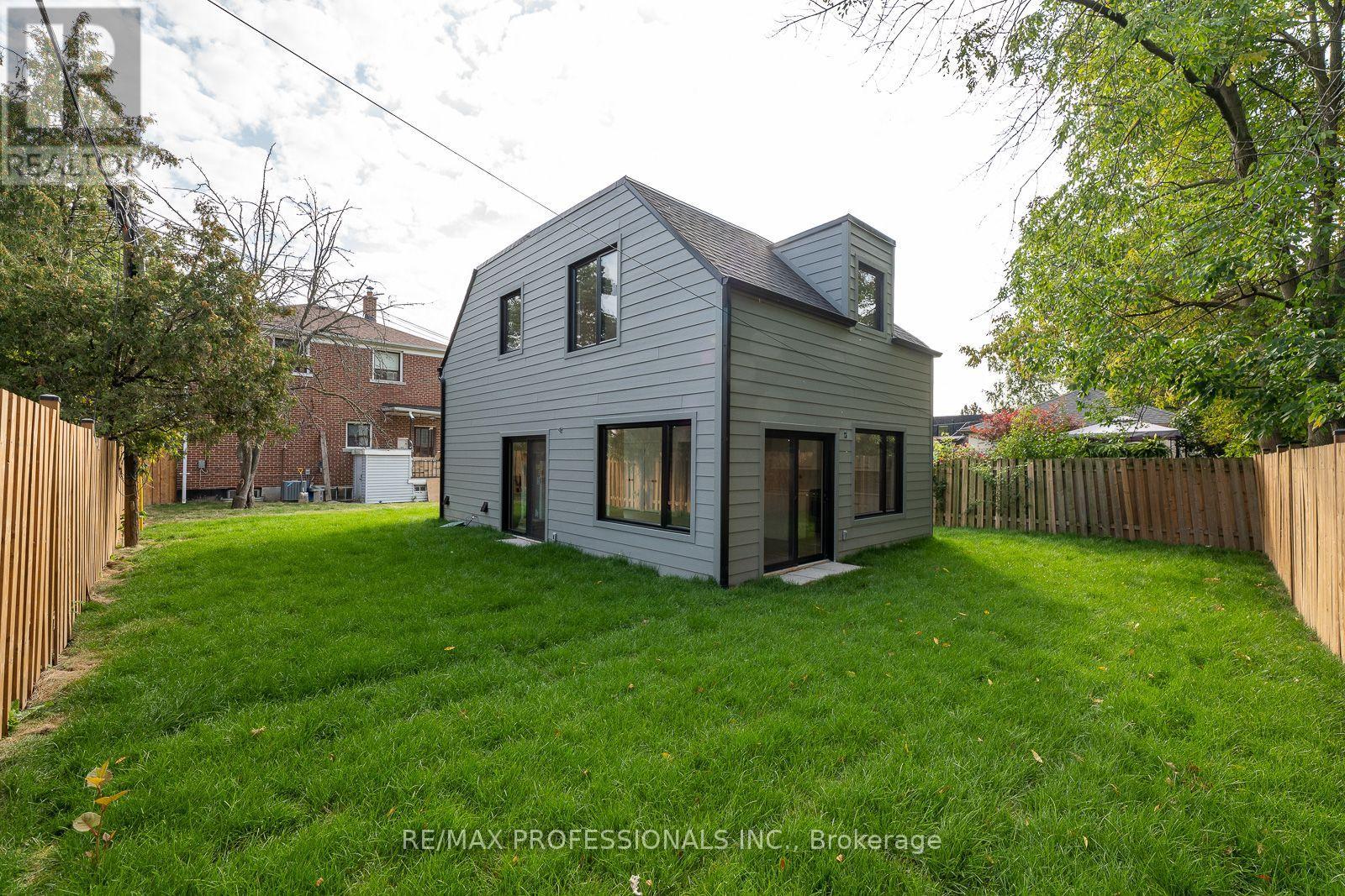 Grdnsuite - 38 Thirty Third Street, Toronto, Ontario  M8W 3H1 - Photo 28 - W14111676