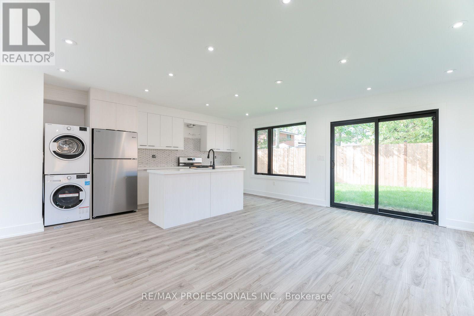 Grdnsuite - 38 Thirty Third Street, Toronto, Ontario  M8W 3H1 - Photo 5 - W14111676