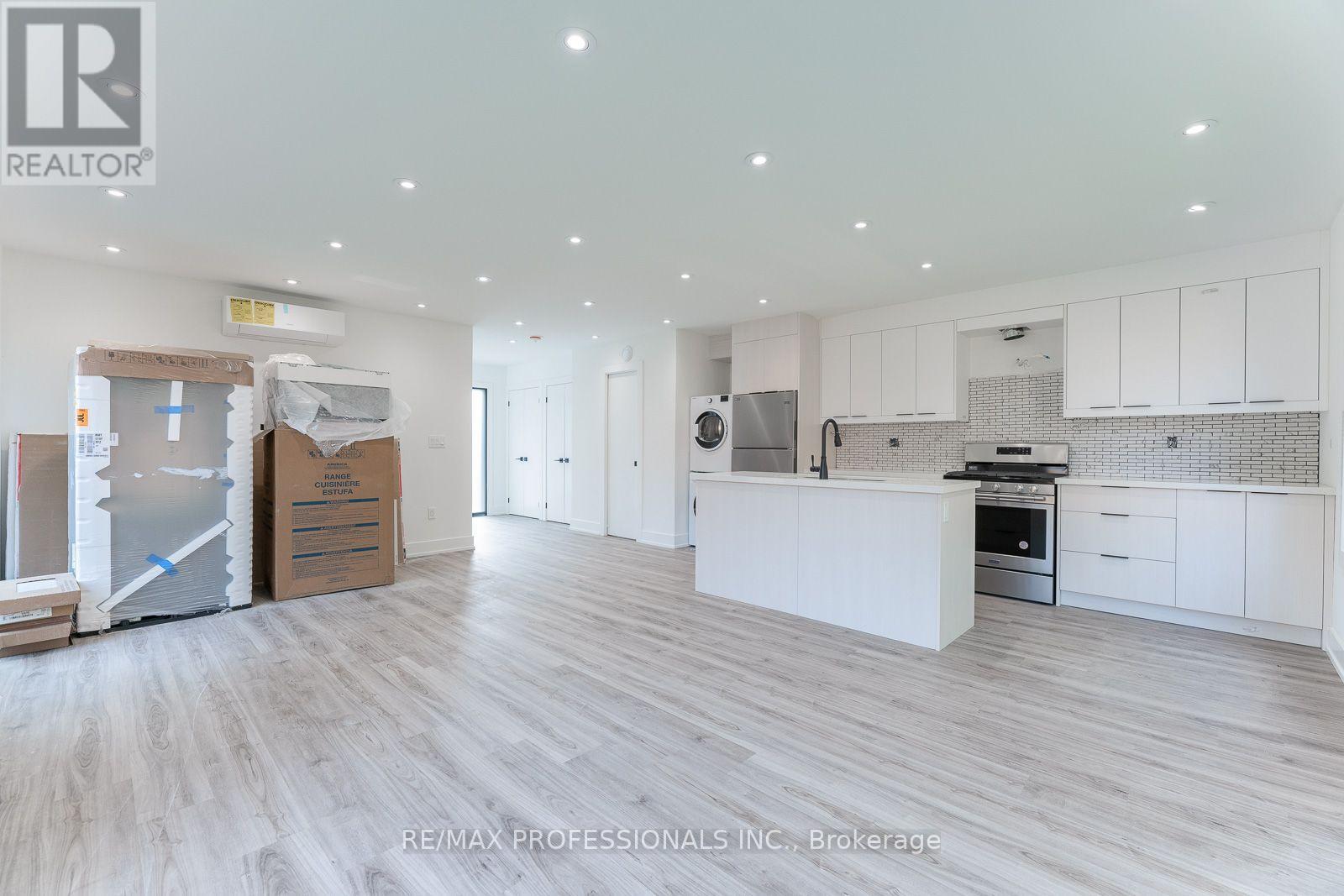 Grdnsuite - 38 Thirty Third Street, Toronto, Ontario  M8W 3H1 - Photo 7 - W14111676