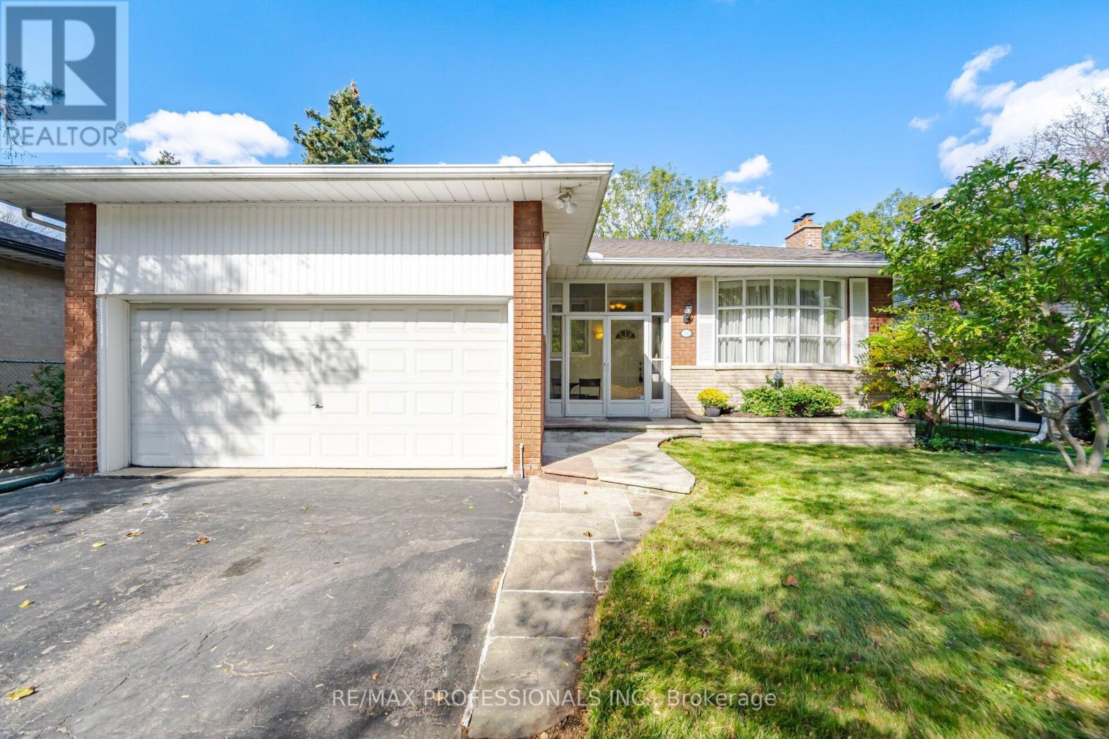 14 STRATHDEE DRIVE, Toronto, Ontario