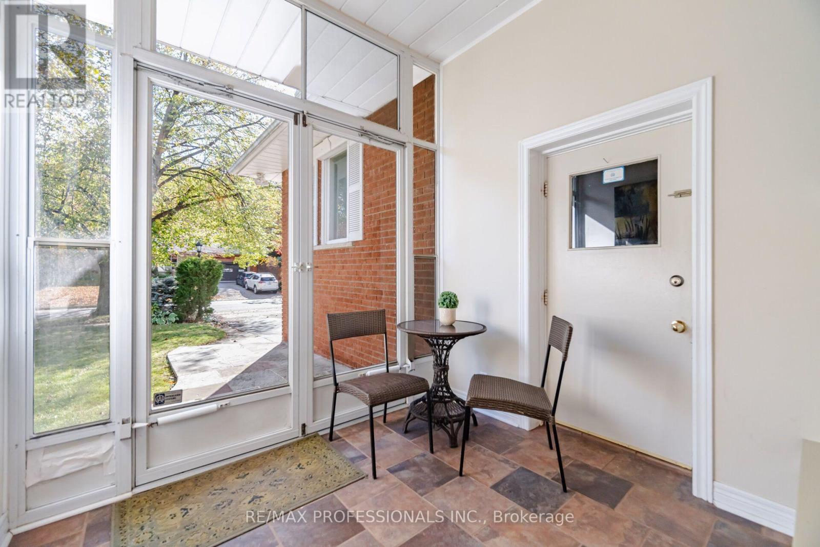 14 Strathdee Drive, Toronto, Ontario  M9R 1A4 - Photo 7 - W14111696