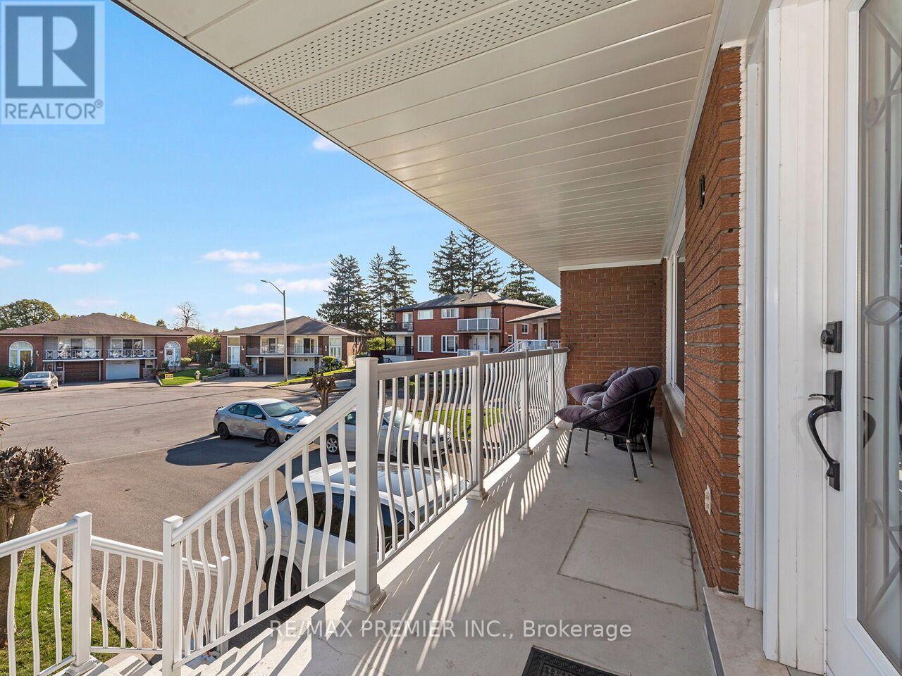 10 Bruno Court, Toronto, Ontario  M9L 2J3 - Photo 4 - W14111700