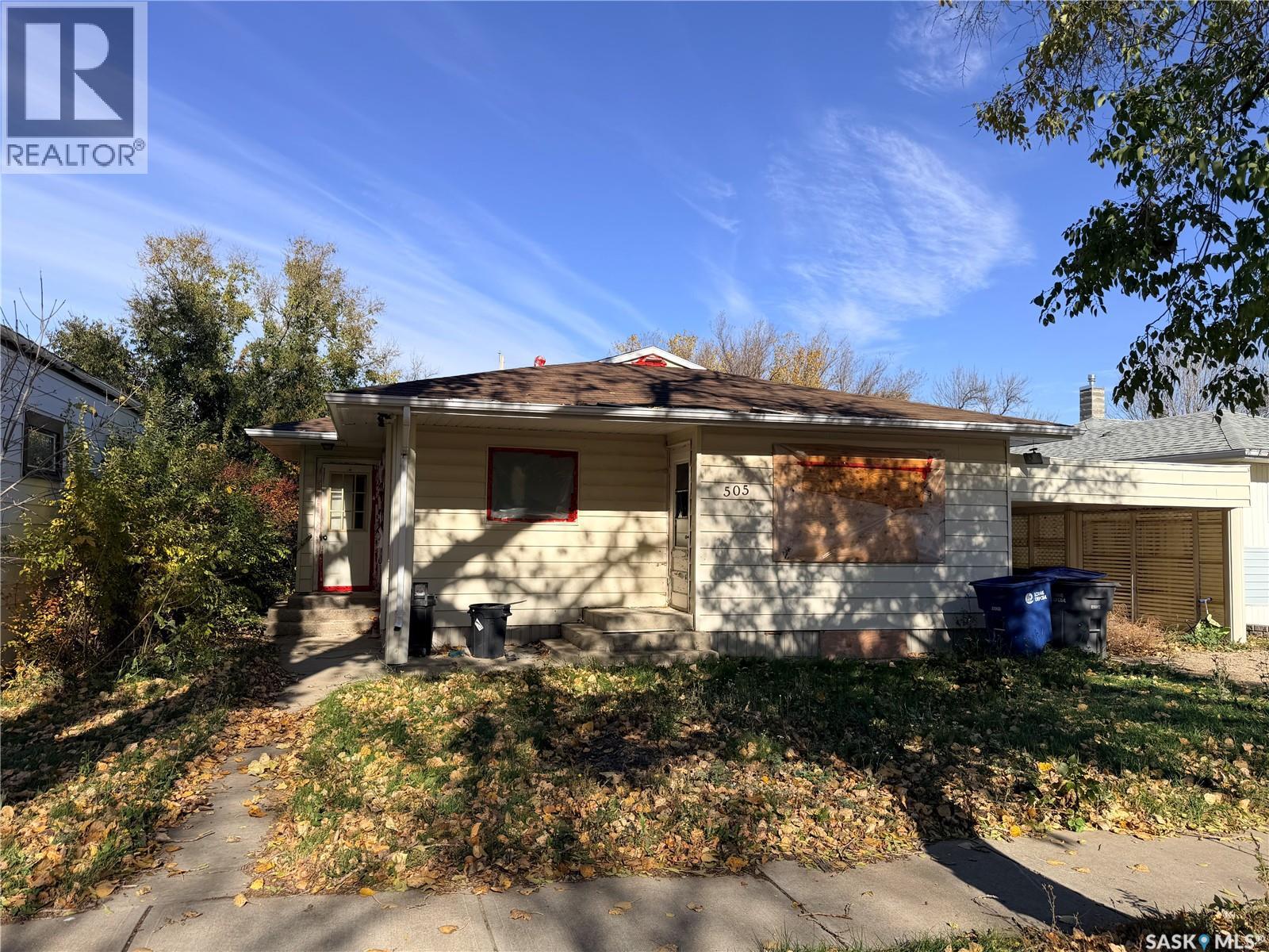505 4th Avenue E, Assiniboia, Saskatchewan  S0H 0B0 - Photo 2 - SK051672