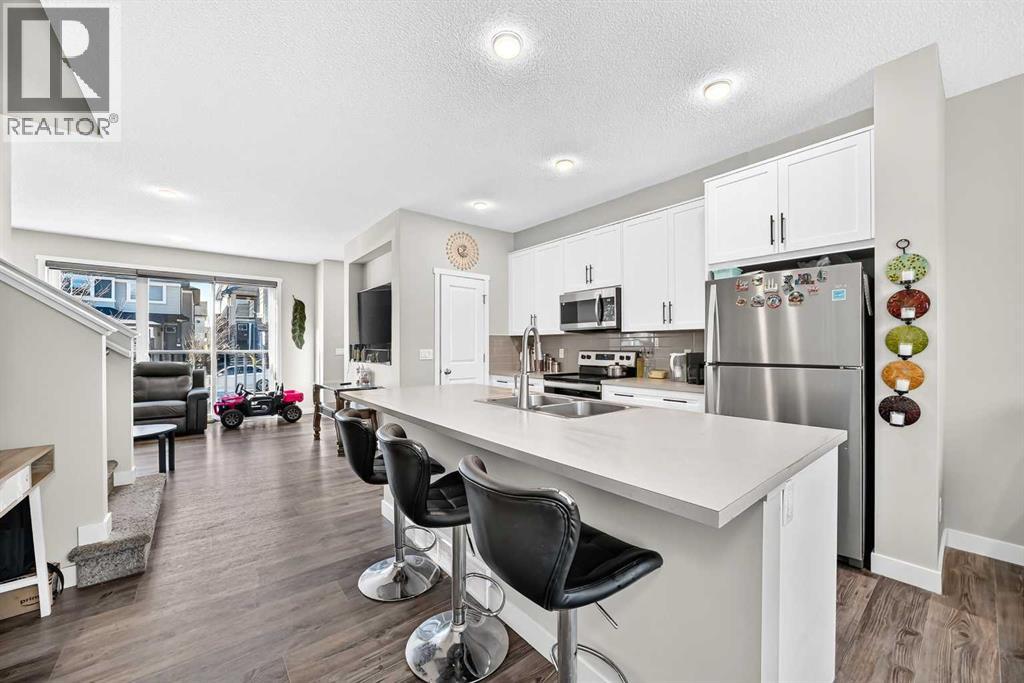 54 Savanna Villas Ne, Calgary, Alberta  T3J 2E4 - Photo 4 - A2352241